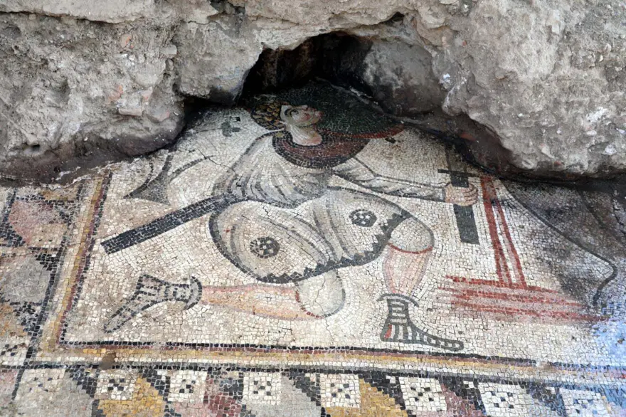 Kaçak kazıda bulunan mozaikler Zeugma Müzesi'ne taşınıyor 10 Kaçak kazıda bulunan mozaikler Zeugma Müzesi'ne taşınıyor 10