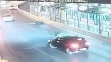 İzmir'de feci kaza: Motosikletten yola savrulan genç öldü