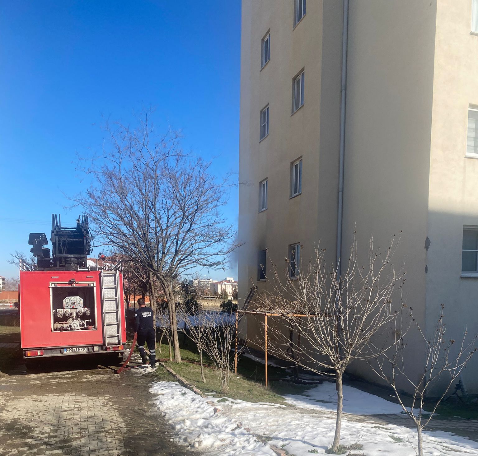 Devrilen elektrikli ısıtıcı evi yaktı