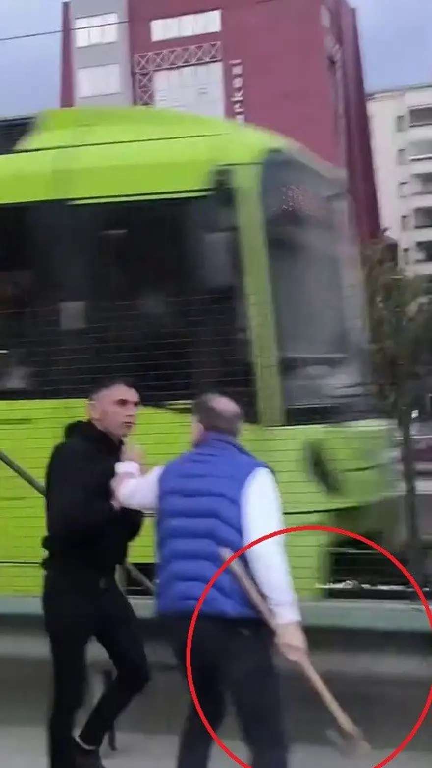 Trafikte baltalı kavga 2