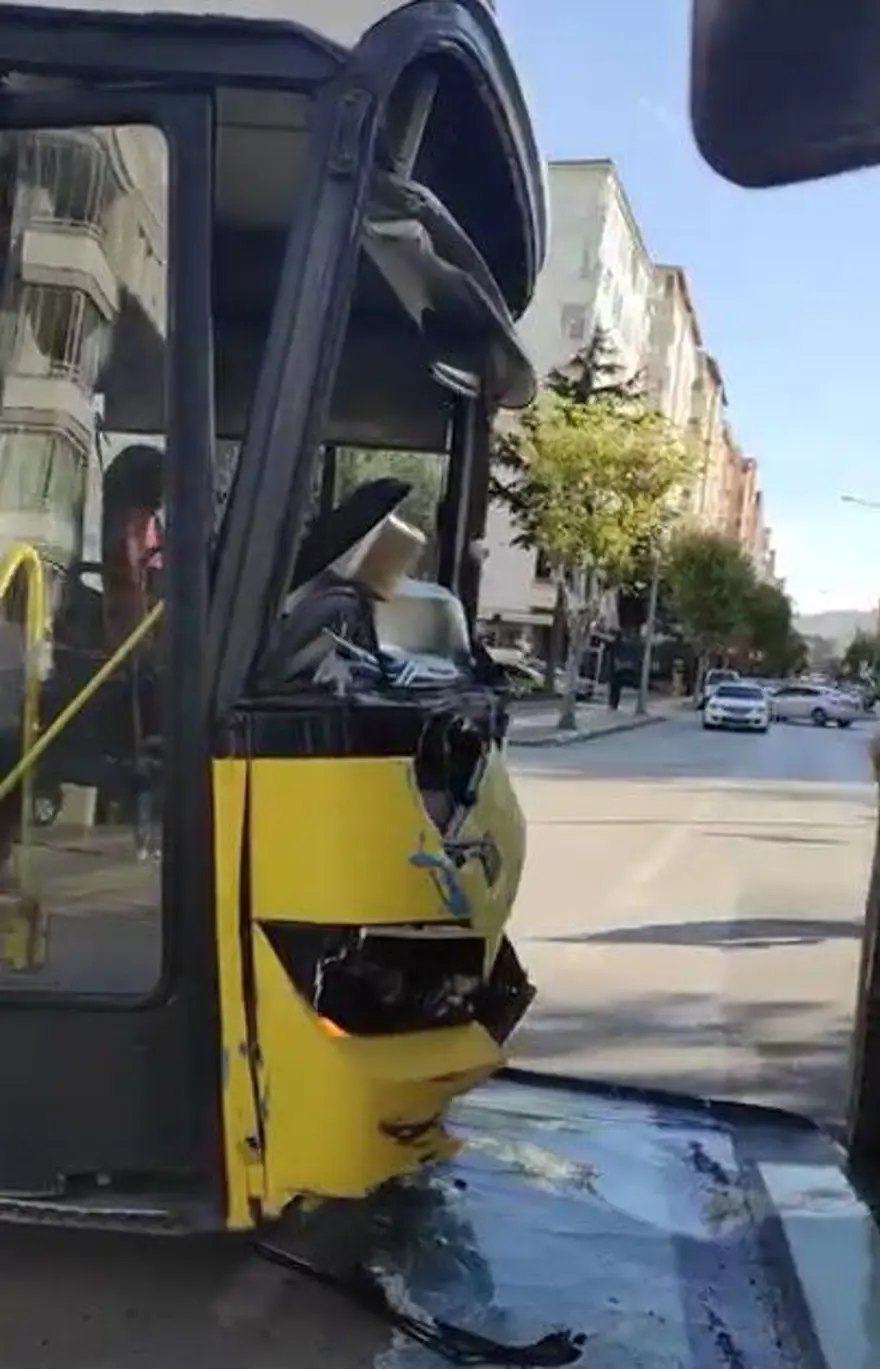 Çorum'da otobüs ile kamyon çarpıştı: Çok sayıda öğrenci yaralı Çorum'da otobüs ile kamyon çarpıştı: Çok sayıda öğrenci yaralı