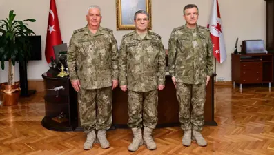2 ve 3'üncü Ordu Komutanlıklarında devir teslim törenleri yapıldı