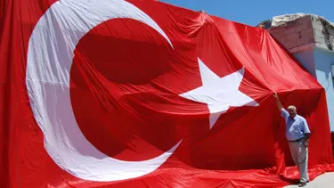 Köylerini Türk bayrağıyla donalttılar
