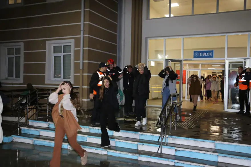 KYK yurtlarında eş zamanlı deprem tatbikatı 16