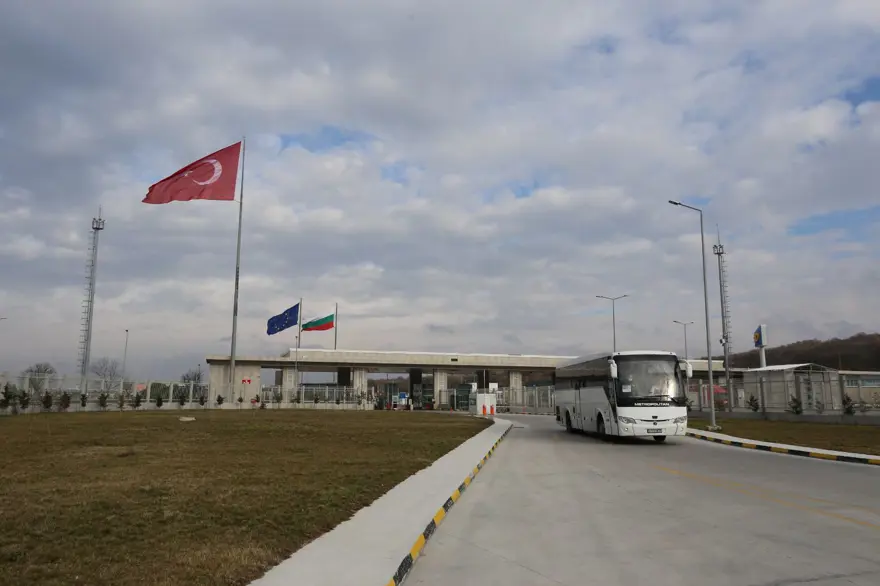 Ukrayna'dan tahliye edilen ilk kafile Türkiye'de 1