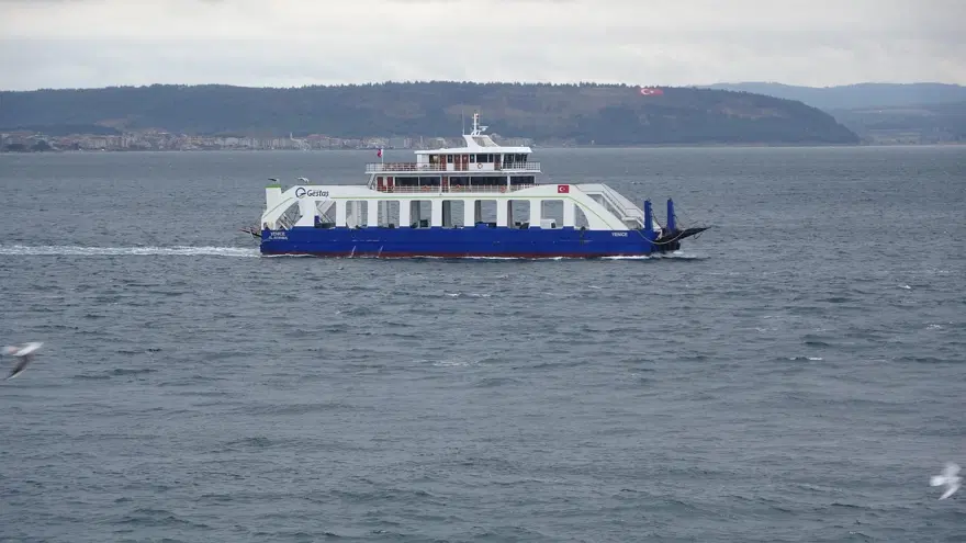 Çanakkale'de feribot seferlerine fırtına engeli 2