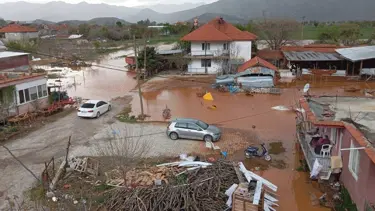 Burdur'da şiddetli yağış: Çok sayıda ev ve ahır sular altında kaldı