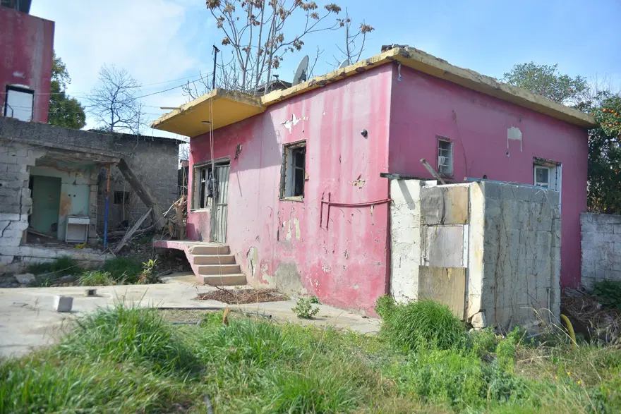 Mersin'deki 'gizemli ev'e talip çıkmadı 5 Mersin'deki 'gizemli ev'e talip çıkmadı 5