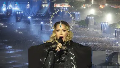 Konserlerine geç çıktığı için davalık olan Madonna'nın turnesi rekor kırdı