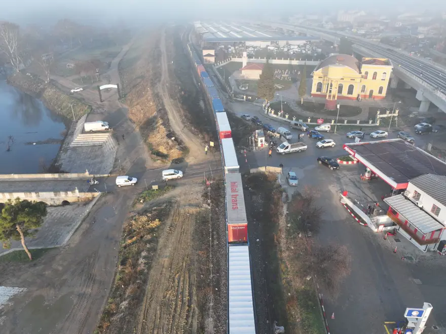 Edirne’de trafiği durduran tren arızası 3