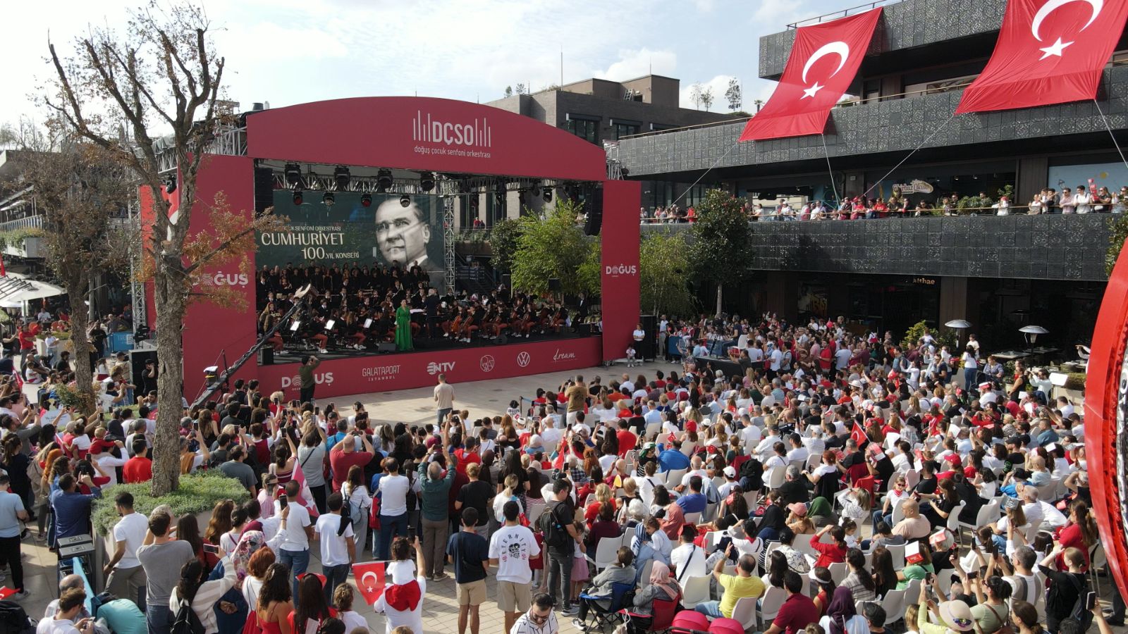 Doğuş Çocuk Senfoni Orkestrası Cumhuriyet’in 100. yıl coşkusunu Galataport İstanbul'da kutladı