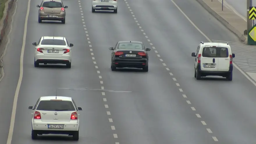 Bayramın ilk gününde yollar boş kaldı 1