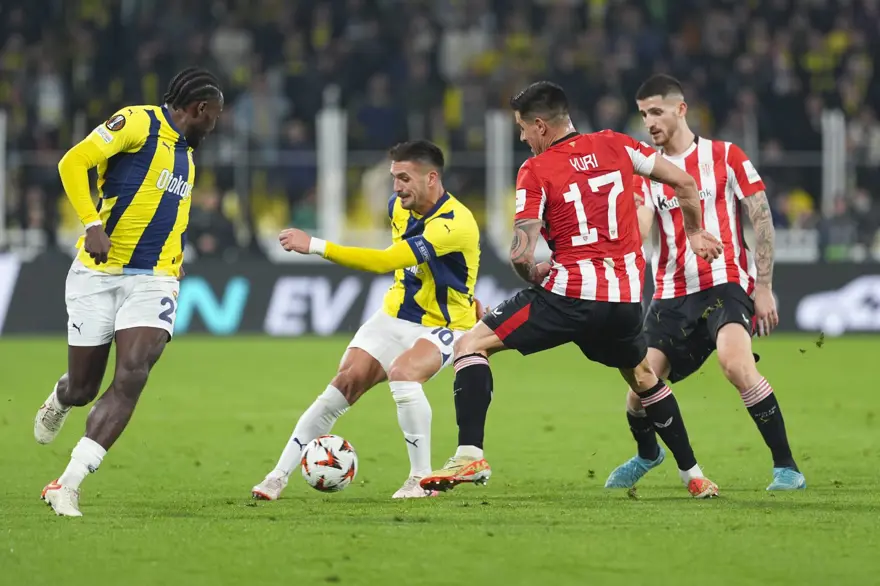 Fenerbahçe Avrupa'da Athletic Bilbao'ya mağlup oldu: Mert Müldür'e kırmızı kart 15 Fenerbahçe Avrupa'da Athletic Bilbao'ya mağlup oldu: Mert Müldür'e kırmızı kart 15