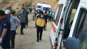 Minibüs şarampole devrildi: 7 kişi yaralandı