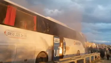 Çay ünitesi yolcu otobüsünde yangın çıkardı