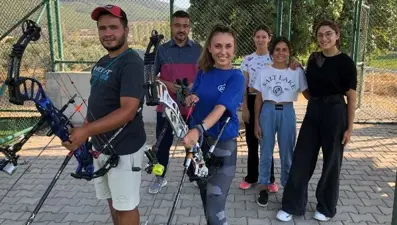 Hem hekim hem antrenör: Ejder Sözen şampiyon okçular yetiştiriyor