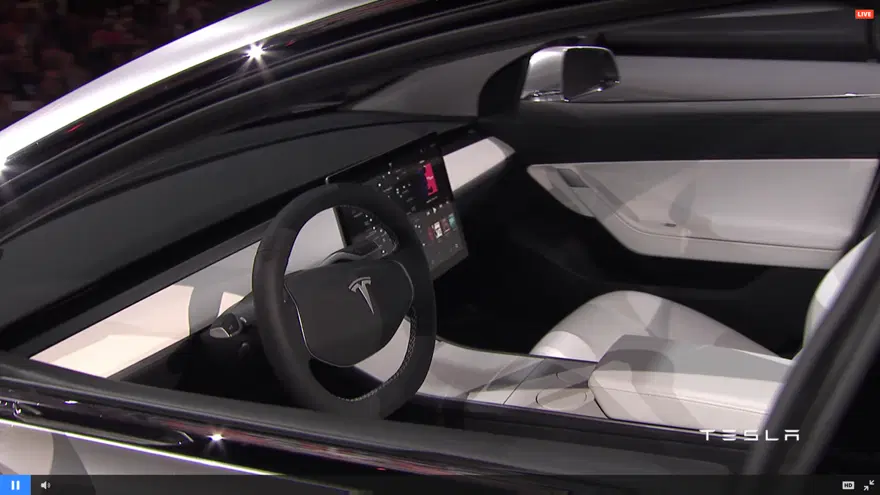 Tesla Model 3 görücüye çıktı 25
