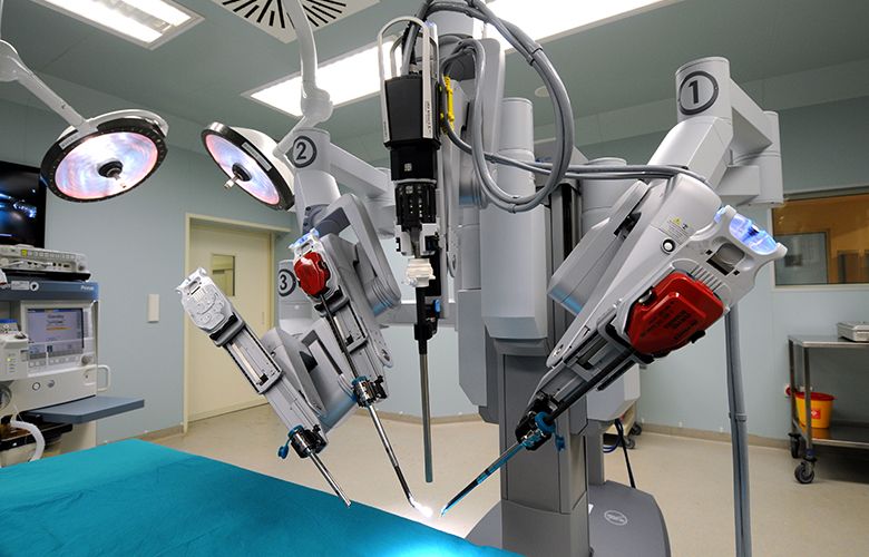 “Böbrek naklinde robotik cerrahi daha güvenli”