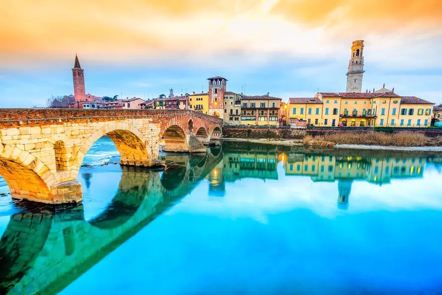 verona gezi rehberi, verona rehberi, verona gezilecek yerler, verona görülecek yerler, romeo ve juliet'in şehri, Adige Irmağı, Bra Meydanı, Casa di Giulietta, Castelvecchio, Erbe Meydanı, Via Mazzini 12