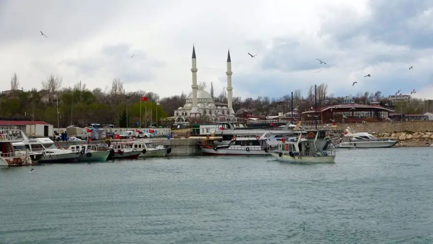 Van Gölü'nde son ağlar çekildi: İnci kefali av yasağı başladı 1