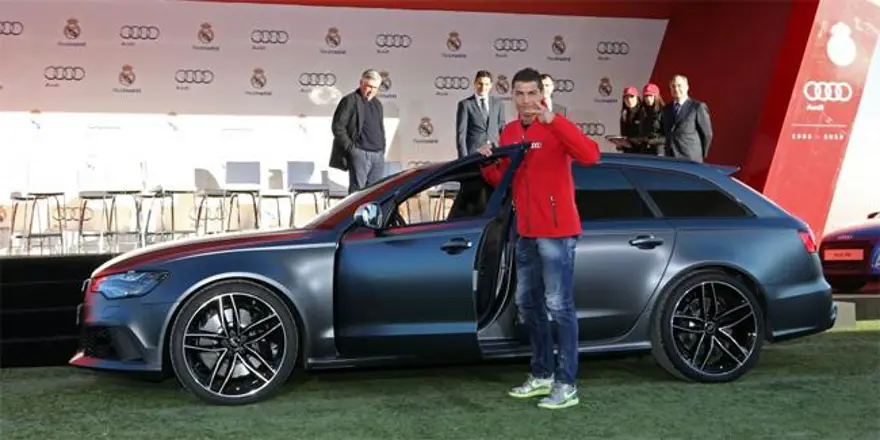 Cristiano Ronaldo yine Bugatti Centodieci ile gündemde 31