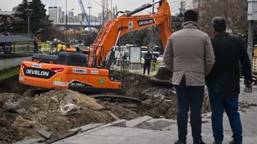 Ankara'da Yüzüncü Yıl Meydanı'nda göçük oluştu