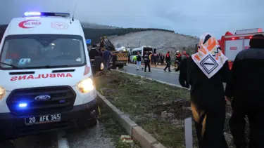 İşçi servisi otomobille çarpıştı: Yaralılar var