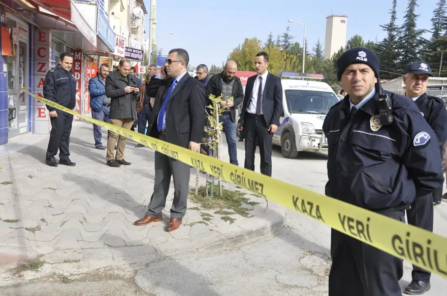 Konya'da polis memurunun aracına bomba 5 Konya'da polis memurunun aracına bomba 5