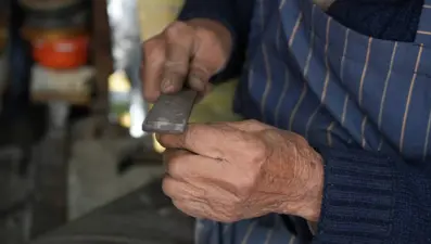Mesleğin son teneke ustalarından: Ürünlerini birçok ülkeye satıyor