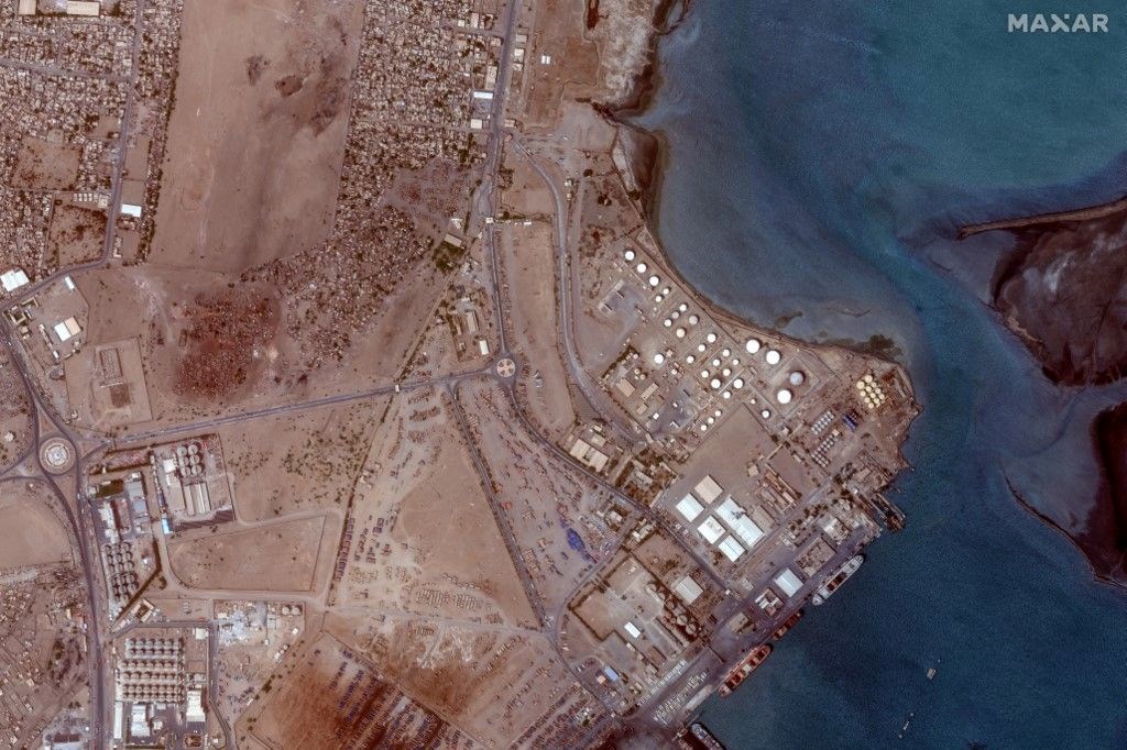 Önce Gazze sonra Yemen: İsrail Hudeyde Limanı'nı bombaladı!