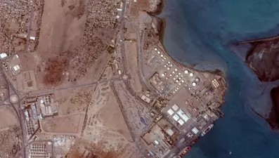 Önce Gazze sonra Yemen: İsrail Hudeyde Limanı'nı bombaladı!