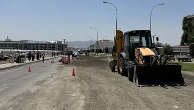 Korkunç ölüm: Üzerinden iş makinesi geçen motosikletli yaşamını yitirdi