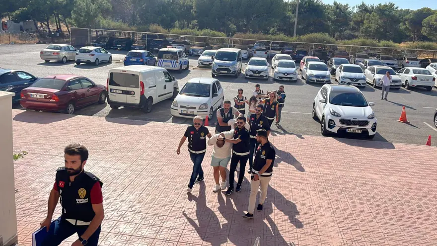 Bodrum’da gece yarısı çifte infaz: Polis özel ekip kurdu, 4kişi gözaltına alındı 5 Bodrum’da gece yarısı çifte infaz: Polis özel ekip kurdu, 4kişi gözaltına alındı 5