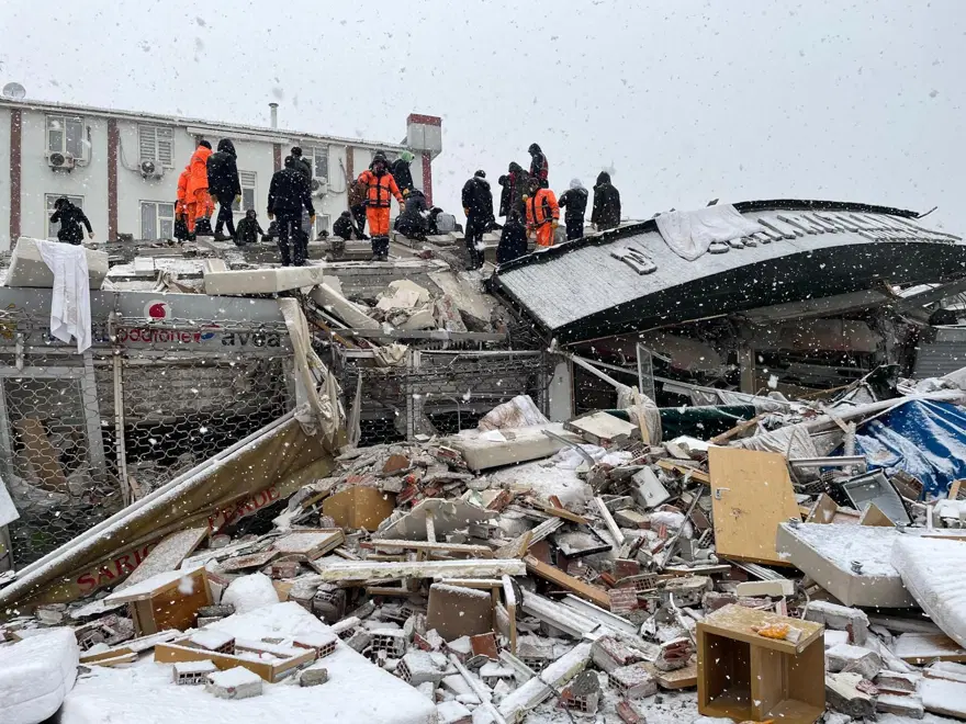 Türkiye yasta | Depremin vurduğu 10 ilden çarpıcı fotoğraflar... 17