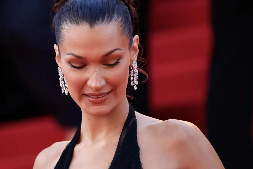 Filistin asıllı model Bella Hadid kefiye elbisesiyle Cannes'da 5 Filistin asıllı model Bella Hadid kefiye elbisesiyle Cannes'da 5