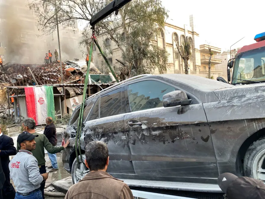 İsrail'den Şam'a hava saldırısı | İran: 2 general dahil 7 yetkili öldü 