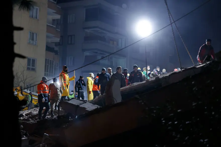 1 YAŞINDAKİ ÇOCUK ENKAZDAN 53 SAAT SONRA KURTARILDI 46