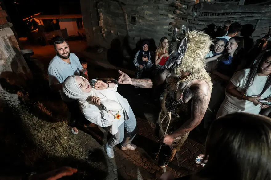 Osmanlı ordusunun 'Deliler'i canlanıyor! 2 asırlık Alabaş geleneği hem korkutuyor hem de eğlendiriyor 6