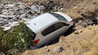 Elazığ’da otomobil şarampole uçtu: 3 yaralı