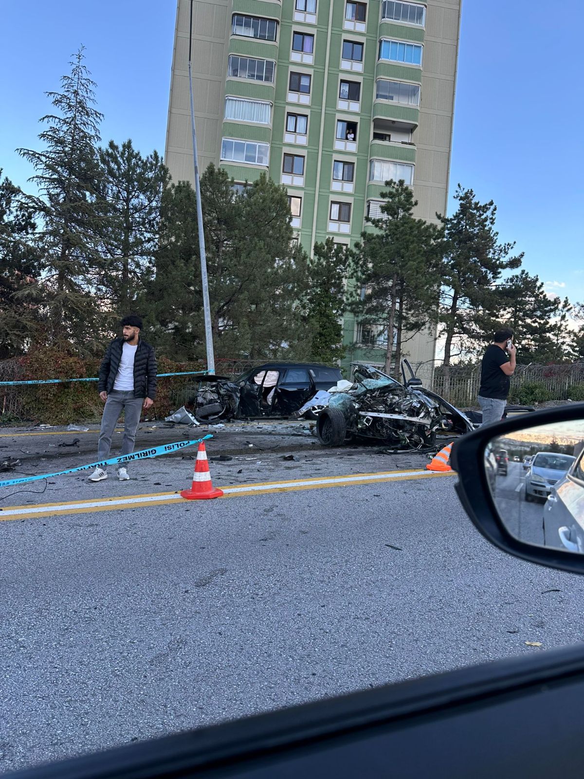 Havai fişekler mahalleyi kül etti
