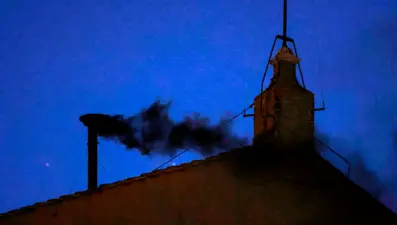 Siyah duman yükseldi: Papa ilk oylamada seçilemedi