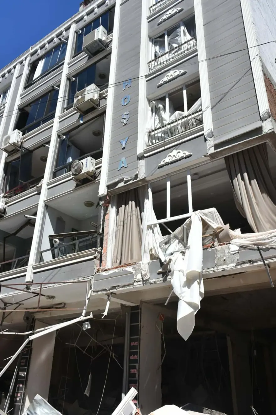 SON DAKİKA HABERİ | İzmir Torbalı’da bir binada patlama: 5ölü, 63 yaralı 16