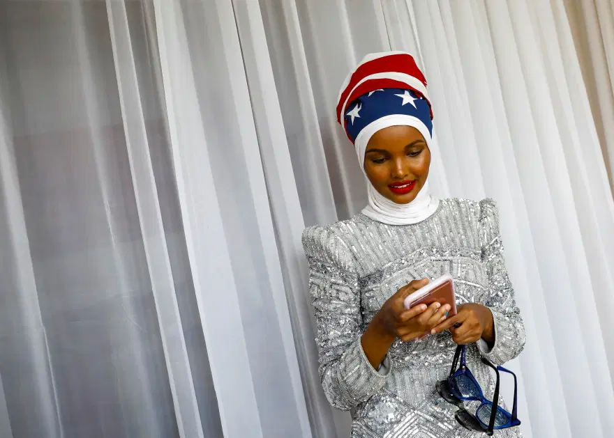 Mülteci kampından podyuma dünyanın ilk tesettürlü modeli Halima Aden’in hikayesi 7