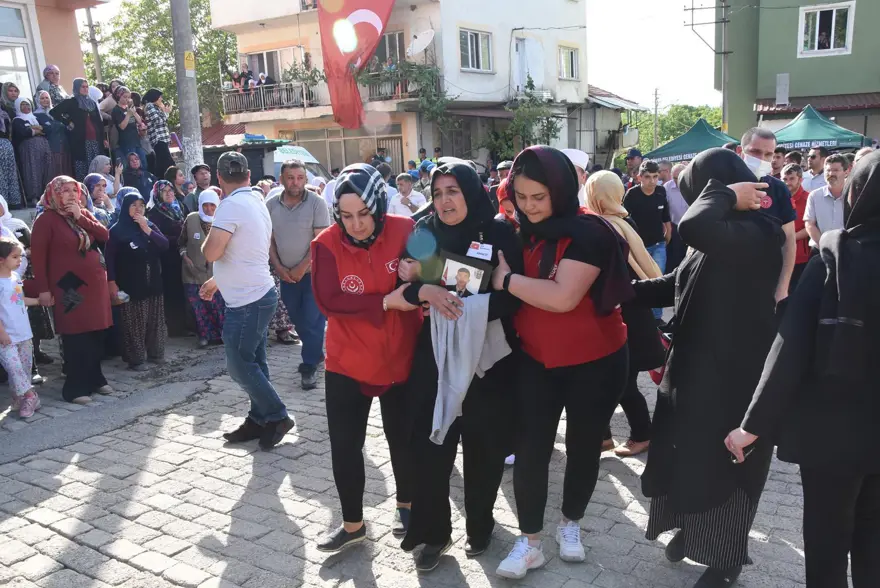 Pençe-Kilit şehitlerine veda 15