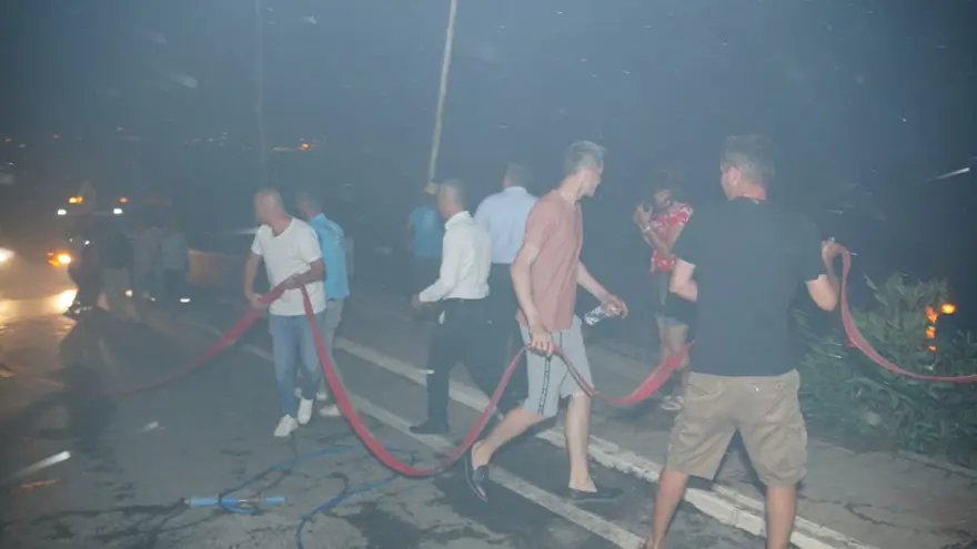 Çeşme'de otluk alanda yangın 3