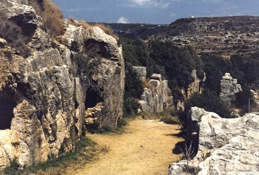 vespasianus titus tüneli, titus tüneli nerede, titus tüneli'nin özelliği, titus tüneli nasıl gidilir, beşikli mağara 8