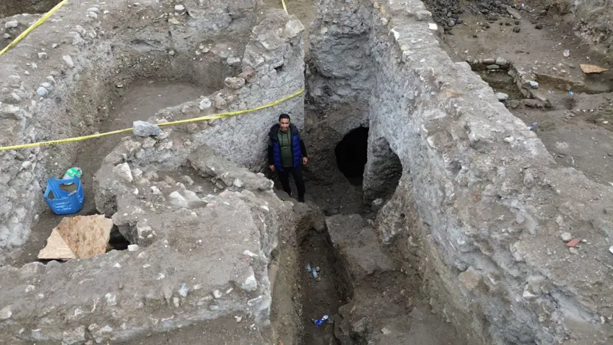 Hatay'da enkazın kaldırılmasıyla binaların altında şapel ortaya çıktı 5