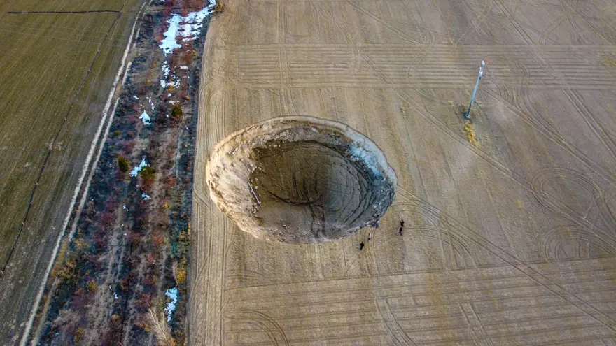 Konya'da 12 metre derinliğinde obruk oluştu | Depremle bağlantısı var mı? 4