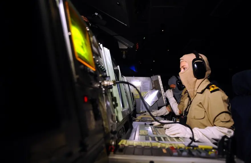 Savaş gemisinde kadın olmak 17