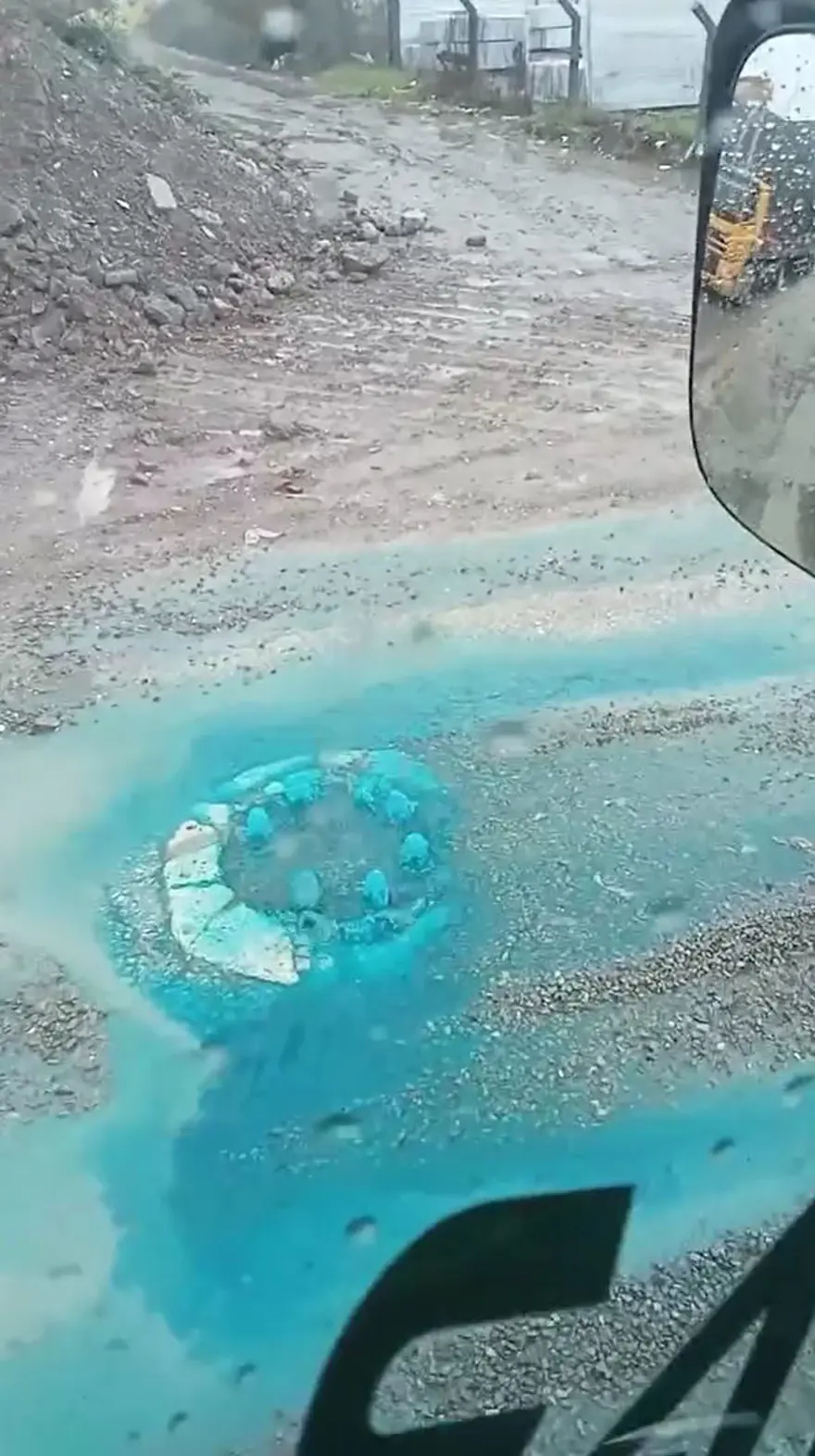 Yalova'da rögardan mavi renkli su taştı: İnceleme başlatıldı 